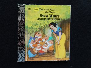 Little Little- Snow White and the Seven Dwarfs- Oversized